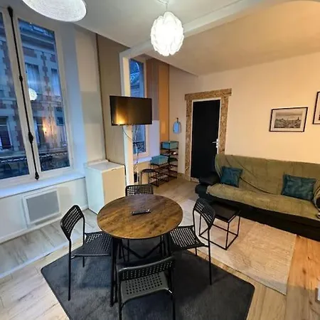 Hyper Centre Apartman *